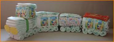 Bastelanleitung Windelzug Selber Basteln Zug Aus Windeln Basteln Ganz Einfach In Wenigen Schritten Windel Zug Baby Geschenke Basteln Windelgeschenke Basteln