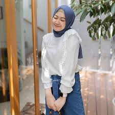 Maybe you would like to learn more about one of these? 10 Ide Padu Padan Ootd Hijab Dengan Kemeja Putih Simpel Nan Elegan