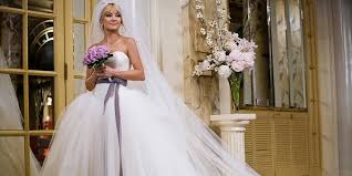 La bonne nouvelle est que les idées ne se limitent pas ni à une saison une chose est certaine : Tradition Et Histoire Du Lancer De Bouquet De Mariee Cosmopolitan Fr