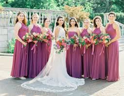 Kaufen preiswerte günstige brautkleider und brautmode mit erstklassiger qualität nach maß.bei milanoo gibt es mehr als 800 wunderschöne brautkleider styles.shoppen sie jetzt ihre trauhafte. Wie Organisiere Ich Eine Lila Hochzeit 8 Arten Von Lila Brautjungfernkleider Brautjungfernkleider Brautkleider Hochzeitskleider Babaroni Blog