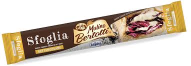 Sistemiamo le fettine su tutta la pasta sfoglia fino a ricoprirla completamente, poi. Base Fresca