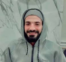 أقدم رجل أصيل معتمدية حامة الجريد بولاية توزر، على إضرام النار في جسد زوجته  قبل أن يلوذ بالفرار نحو القطر الجزائري، وذلك بعد خلاف سابق بينهما، وقد نقلت  الزوجة، التي وصفت حالتها