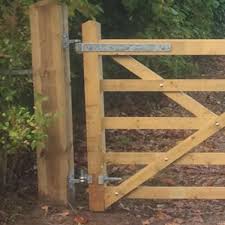 I used three hinges for. 600mm Field Gate Hinges Lemon Fencing Specialist In Essex