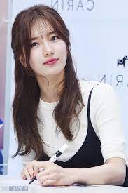 If you have thick hair or slightly wavy locks, this kind of fringe is seriously worth considering! Best Collection Of Long Hairstyles Korean Actress Korean Hairstyle Korean Haircut Long Long Hair Styles