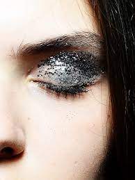 In diese suppe schauen mehr augen hinein. Wir Lieben Glitter Fur Korper Und Haar Stylight