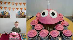 Five Nights At Freddy S Chica Cupcake Cake Youtube Carl, is the cupcake we see on most of the fnaf games being held on chica. five nights at freddy s chica cupcake cake