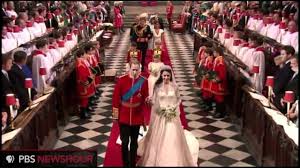 Das brautkleid von kate middleton wurde bestaunt und bejubelt. Prince William And Kate Middleton Leave Westminster Abbey Youtube