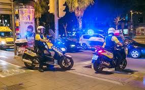 El toque de queda se refiere a la prohibición o restricción, establecida por instituciones gubernamentales, de circular libremente por las calles de una ciudad o permanecer en lugares públicos. El Toque De Queda Un Nuevo Debate Juridico Y Politico En Plena Segunda Ola De Covid 19