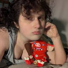 Christopher Host (@cruhbluh)