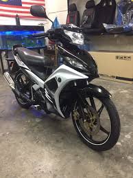 Dengan harga tersebut motor ini sesuai dengan daya beli masyarakat indonesia saat ini. Yamaha Lc V4 2017 Motorbikes On Carousell