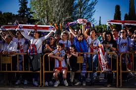 El Huesca hace un llamamiento para despedir al bus antes de partir hacia Zaragoza