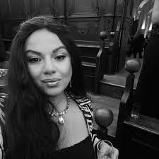 Erin Mapes's Instagram, Twitter & Facebook