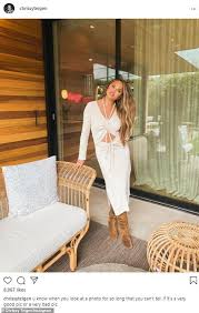 Christine diane teigen (born november 30, 1985) is an american model, television personality, author, and entrepreneur. Freedomroo Chrissy Teigen Teases Her Taut Abs As She Models A Curve Hugging Knit Number Australiannewsreview