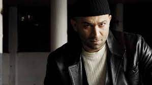 Eğitimini kartal anadolu lisesi'nde başlayıp, müjdat gezen sanat merkezinde eğitim almıştır. Sevket Coruh Kimdir Sevket Coruh Nereli Ve Kac Yasinda Magazin Haberleri