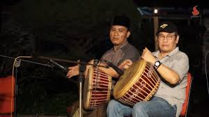 Alat musik tradisional lainnya yang juga berasal dari pulau jawa adalah gamelan. Alat Musik Jambi 15 Alat Musik Tradisional Gambar Penjelasan