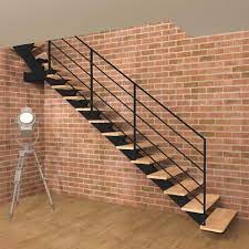 Faites confiance à woodup pour vous aider dans votre choix d'escalier quart tournant bas. Escalier Quart Tournant Haut A Limon Central Metal Et Marches En Bois Garde Corps En Acier