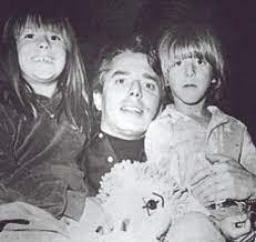 Me hizo cosas feas, dijo la joven. Hijo De Silvia Pinal Nos Habla De La Violencia Que Vivieron Alejandra Su Mama Y El Con Enrique Guzman Tvynovelas Mexico