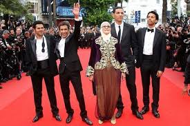Versatile and determined to not be typecast in beur roles, roschdy zem developed his range. Le Film Algerien Hors La Loi Au Festival De Cannes Cannes Film Festival Dresses Fashion