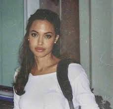 Angelina Jolie In The 90s In 2020 90s Aesthetic Beauty Angelina Jolie