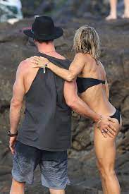 Jackson in 'snakes on a plane.' find elsa pataky news, videos, and pictures here. Chris Hemsworth Can T Keep His Hands Off Bikini Clad Wife Elsa Pataky During A Day At The Beach With Matt Damon And Family