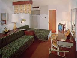 A Look Inside Hotel Motel Rooms Of The 1950s 70s Flashbak Home Decor Bedroom Country House Decor 70s Home Decor