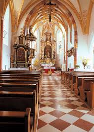 Vielerlei traditionen sind mit diesem fest verbunden, unter anderem die segnung von kräutern. Pfarrkirche Maria Himmelfahrt In Ering Kirche Outdooractive Com
