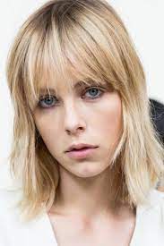 Coiffure dégradé femme mi effilé sur les longueurs et les pointes, il donne du volume à la chevelure tout. Les Plus Belles Coiffures Avec Frange
