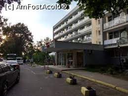 Acesta dispune de 320 camere din pentru turistii ce beneficiaza de servicii cu demipensiune exista posibilitatea de a opta pentru servirea dejunului sau a cinei la alegere, urmand. Hotel Narcis Saturn Dezamagitor Impresii Narcis Hotel Saturn Venus Saturn Amfostacolo