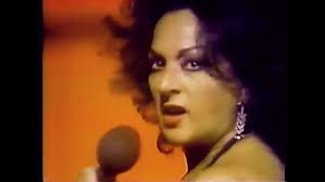 Manuela Trasobares, TIRA LA COPA ...y canta la Opera !