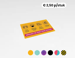 Vanaf 1 december geldt er op scholen een mondkapjesplicht. Vloerstickers Mondkapje Stickers Dejuisteafstand Nl