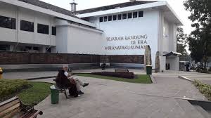 Kota bandung seperti diketahui memiliki banyak julukan, salah satunya adalah paris van java. Taman Sejarah Spot Foto Dan Tempat Bersantai Masyarakat Bandung Tribun Jabar