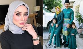 Tekan link di bawah link.wawacosmetics.com.my. Biodata Wawa Zainal Pelakon Wanita Cantik Isteri Kepada Aeril Zafrel Iluminasi