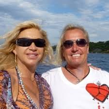Er besitzt villen, penthouse, yachten und einige sehr teure autos, der besten marken der … Interview Mit Carmen Und Robert Geiss Planet Interview