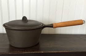 Vintage Cast Iron Cookware Taiwan Sauce Pan With Lid 2 Qt Wooden Handle Hangable Vintage Cast Iron Cookware Cast Iron Cookware Wooden Handles