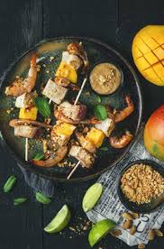 Brochettes De La Mer Mangue Sauce Satay Sauce Satay Recette Brochette Brochette De Poisson