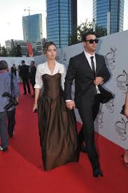 Son bir yıldır ali ile sinem'in evliliğinde sorunlar yaşanmaktadır. Birce Akalay And Sarp Levendoglu Actrice