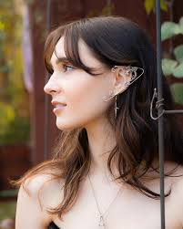 Guess what book she's reading 📸 by @alexcope.ac at the  @newyorkrenaissancefaire