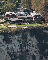 Julia Roberts Malibu Home Juliaroberts Celebrity Homes Http Realpropertymgt Com Real Property Managemen Celebrity Houses Malibu Homes Celebrity Mansions
