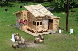 Construire une cabane en palette : Oui Cette Maison Minuscule Est Tres Sympa Mais Elle A Un Petit Plus Qui La Rend Indispensable