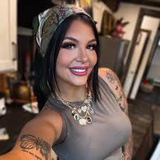 Advice for renting a spot in a boutique to sell customized pens