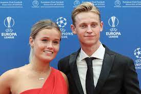 Frenkie de jong (born 12 may 1997) is a dutch professional footballer who plays as a midfielder for spanish club barcelona and the netherlands national team. Mikky Kiemeney Das Ist Die Freundin Von Holland Star Frenkie De Jong Mannersache