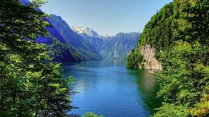 Bartholomew, you will not only hear the impressive echo but you will also learn interesting facts about the mountain lake itself. Gumpen Am Konigssee Instagramer Sorgen Fur Sperrung Von Bayerischem Naturidyll Golem De