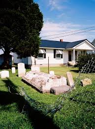 Graves In The Front Yard From Chronicling The End Times On Tangier Island In The Bitter Southerner Virginia Island Island Tangier