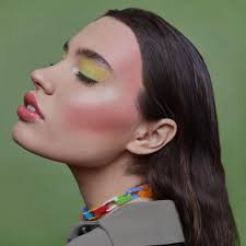 Яркая Софи @sofya_safarova, яркий мейк от @dashkababygirl, яркая цепь  @adore_adore_store 💚🧡💙💛❤️ Сняла @diana.bilenko.ph ❤️💛💙🧡💚 Цветная  цепь из бисера 6000₽