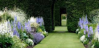 7 Kick Grass Design Ideas For Alfresco Spaces Jessica Lagrange Interiors Cottage Garden Garden Borders Beautiful Gardens