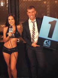 Tudn (abreviado de televisa univision deportes network) es un canal de televisión especializado en deportes, propiedad de grupo televisa y univisión. Gaston Tonga Reyno Cambiamos Los Roles Yo Voy Con El Cartel Y Ella De Comentarista Ya Empieza Combate Guadalajara Por Univision Tudn Canal 5 Y El Facebook Watch De Combate Americas Facebook
