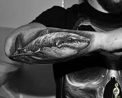 They are usually done in a lot of colors with bold black outlines. Tatowierung Von Ig Spirotattoo Tattoos Spirotattoo Tatowierung Tattoos Von Shark Tattoos Octopus Tattoo Sleeve Tattoos