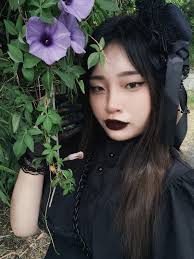 Modern Victorian Goth Fashion and Style