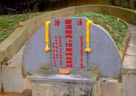 At macritchie reservoir park is the tombstone of war hero lim bo. Bangkok Travelbug November 10 The Siamese Singapore Connection