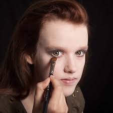 Gerade bei sensibler haut lohnt es sich, die handcreme selber anzurühren. Halloween Make Up Teenager Vampir